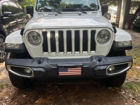 Used 2020 Jeep Wrangler Unlimited Sahara AWD/4WD image 4