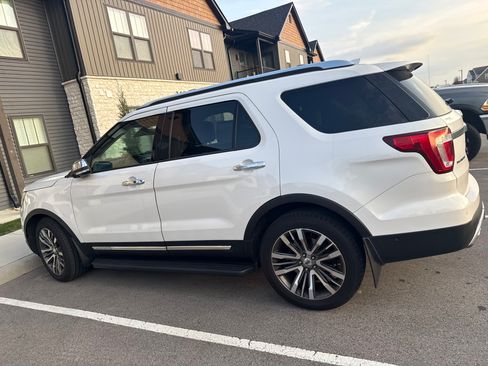 Used 2017 Ford Explorer Platinum image 15