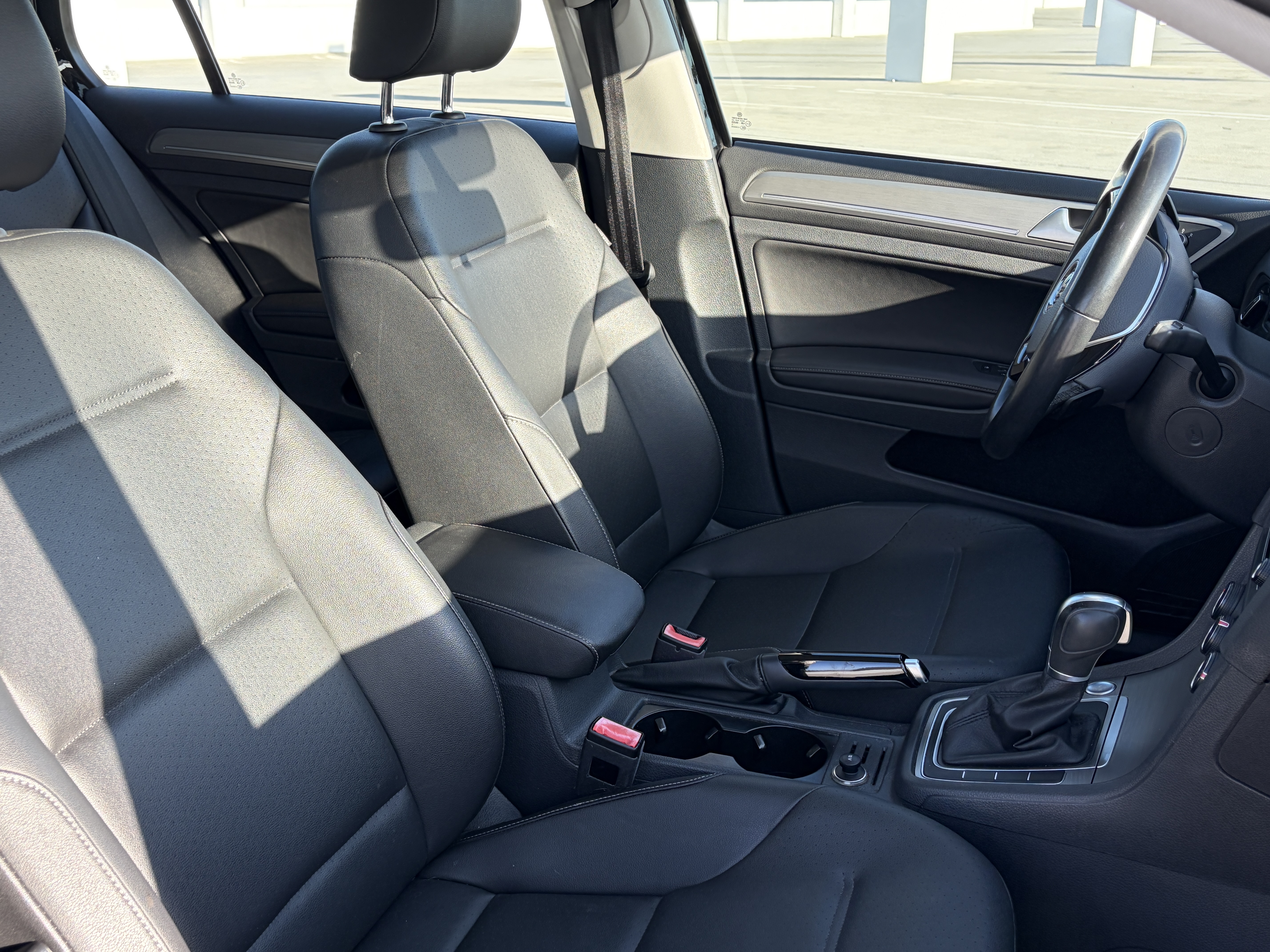 Used 2016 Volkswagen Golf SE w/ Lighting Package FWD image 28