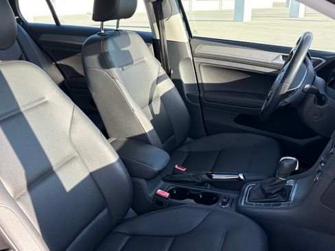 Used 2016 Volkswagen Golf SE w/ Lighting Package FWD image 28