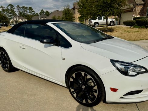 Used 2018 Buick Cascada Sport Touring w/ Dark Effects Package image 5