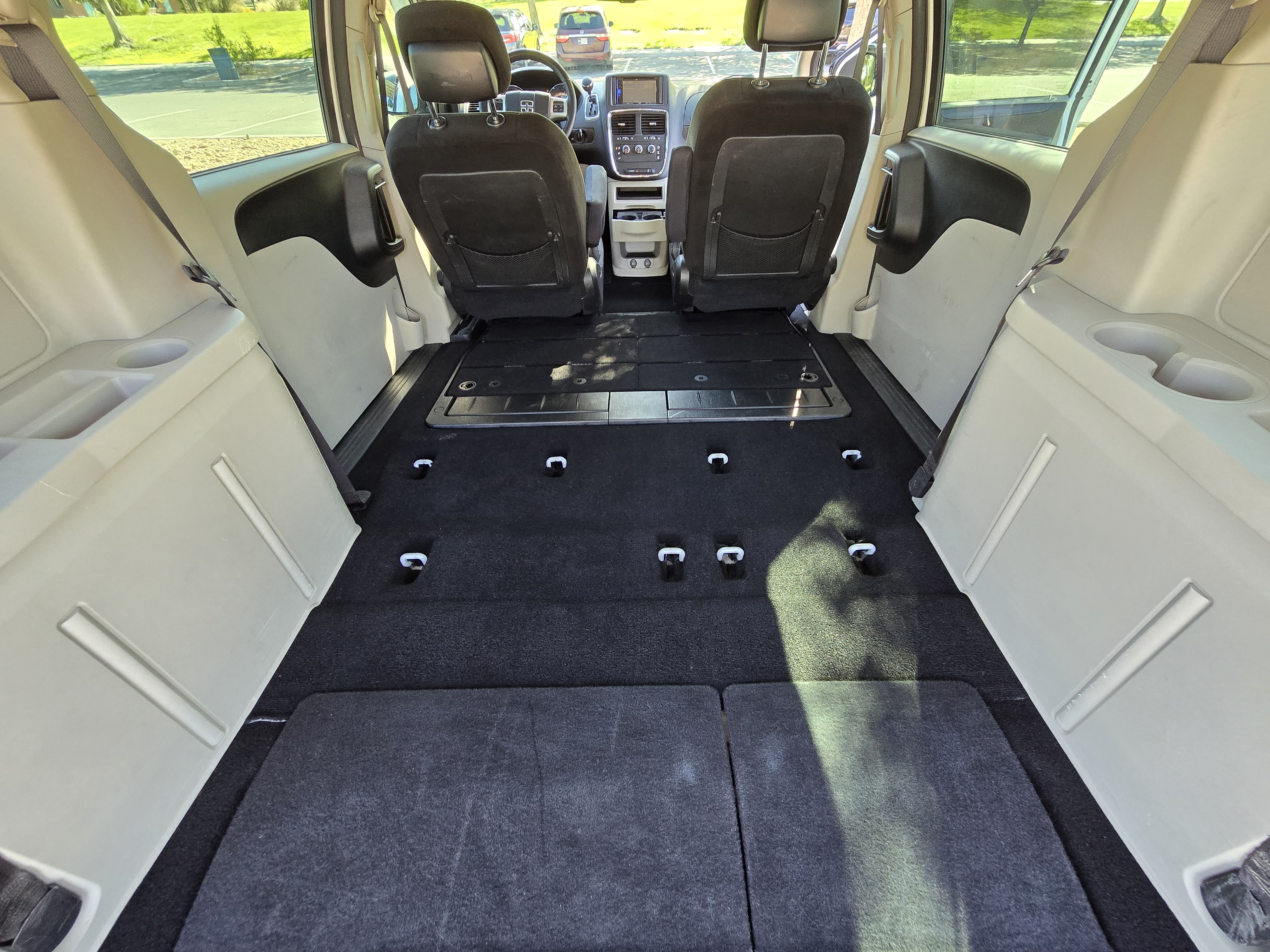 Used 2015 Dodge Grand Caravan American Value Package w/ UConnect Hands-Free Group FWD image 22