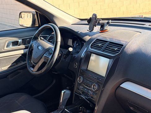 Used 2016 Ford Explorer XLT w/ Equipment Group 202A image 5
