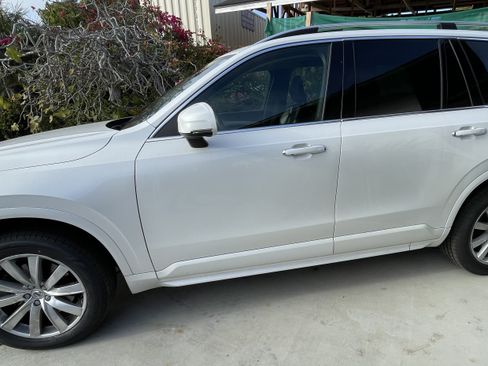 Used 2018 Volvo XC90 T5 Momentum w/ Convenience Package image 4