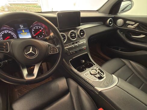 Used 2018 Mercedes-Benz GLC 300 4MATIC image 11