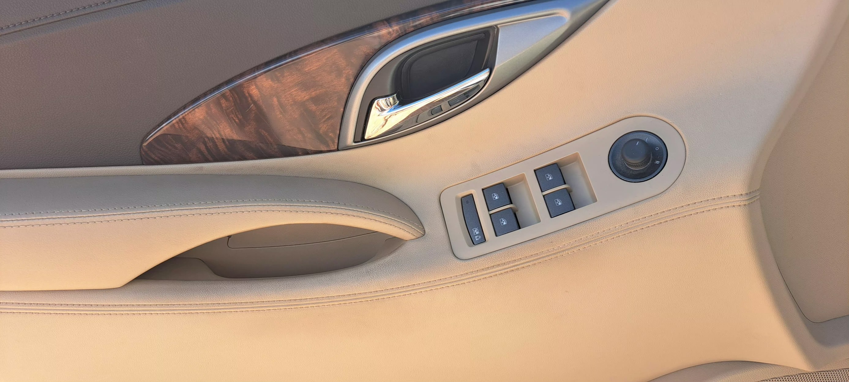 Used 2012 Buick LaCrosse Touring FWD image 8