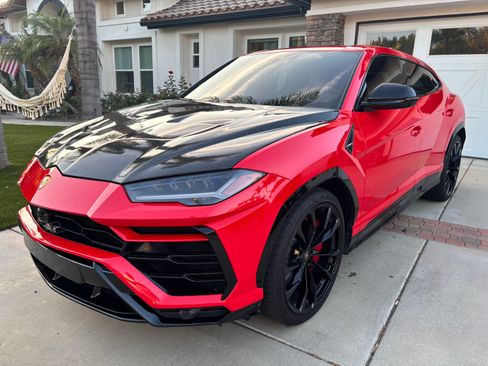 Used 2022 Lamborghini Urus image 1