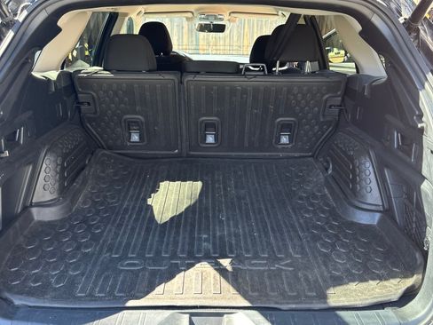 Used 2022 Subaru Outback Premium image 12
