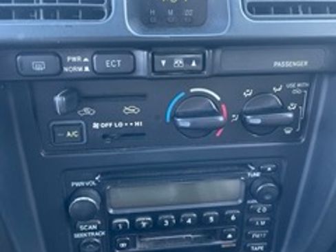 Used 2000 Toyota 4Runner SR5 image 4