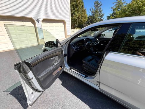 Used 2015 BMW 550i Gran Turismo xDrive image 14