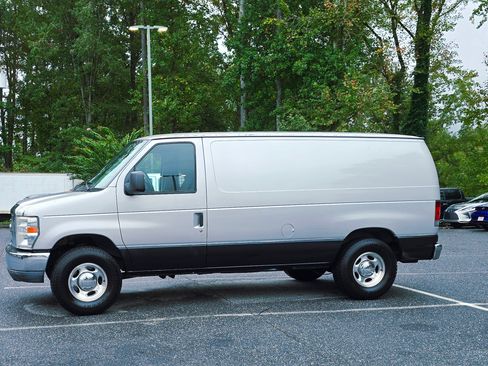 Used 2011 Ford E-150 and Econoline 150 Van 3D w/ Interior Upgrade Pkg image 3