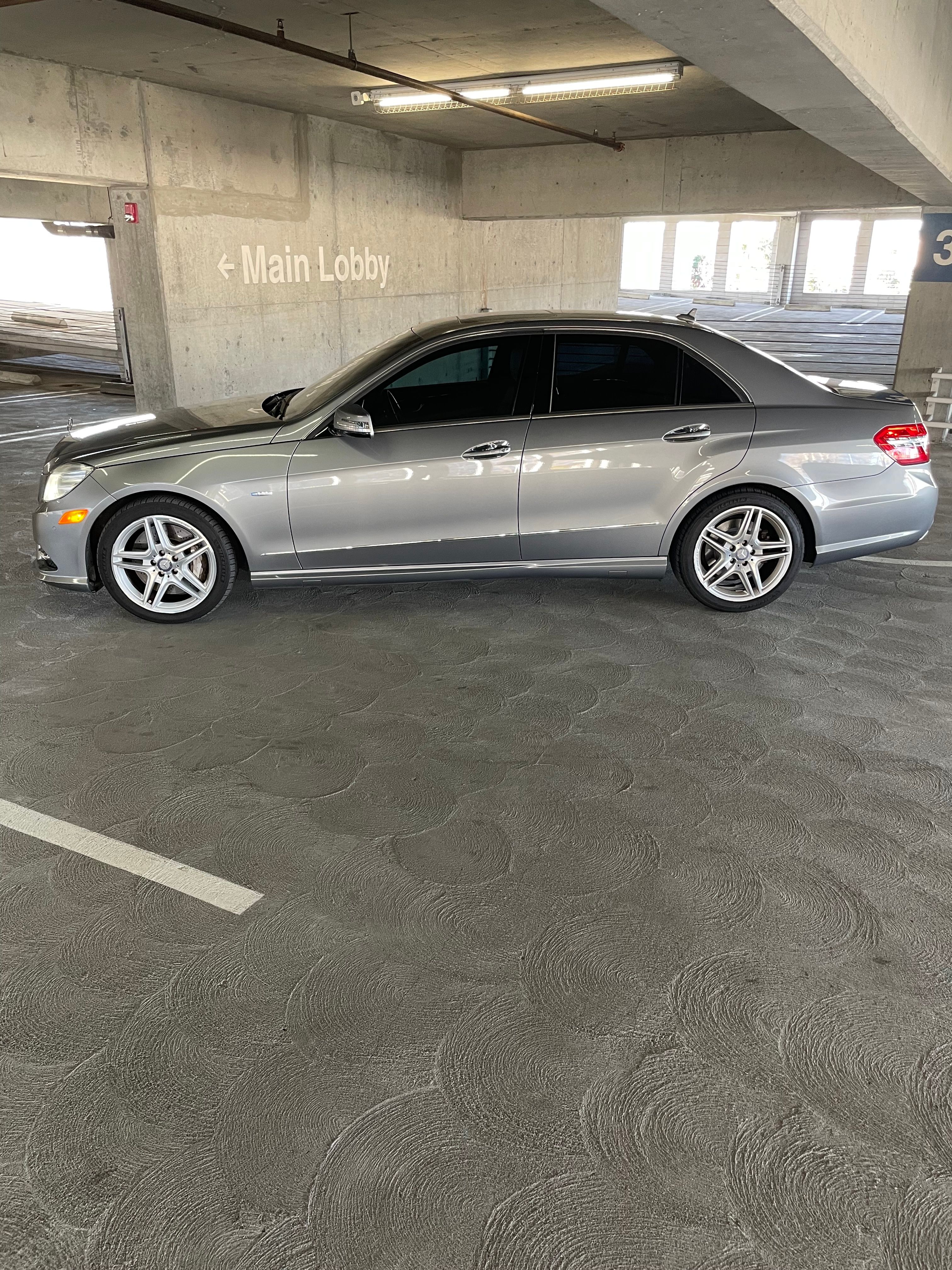 Used 2012 Mercedes-Benz E 550 4MATIC Sedan image 4