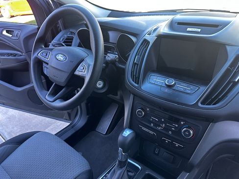 Used 2017 Ford Escape SE w/ Equipment Group 201A image 18
