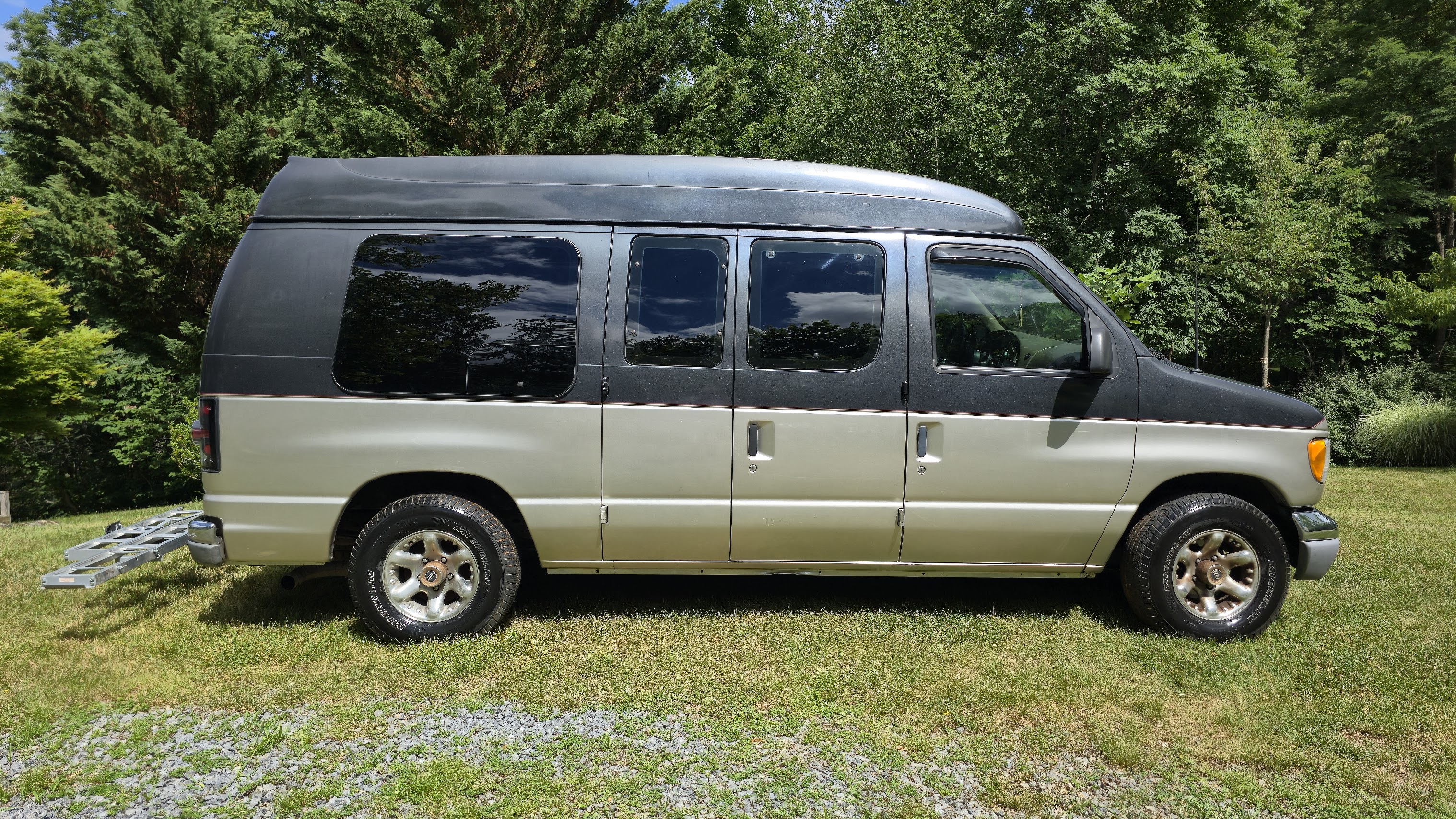 Used 2002 Ford E-150 and Econoline 150 RWD image 10