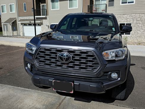 Used 2022 Toyota Tacoma TRD Off-Road w/ Technology Package AWD/4WD image 2