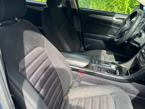 Used 2018 Ford Fusion SE w/ Fusion SE Technology Package FWD image 12