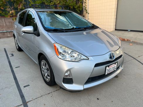 Used 2014 Toyota Prius C One image 10