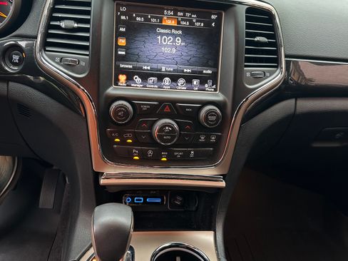 Used 2016 Jeep Grand Cherokee Laredo 75th Anniversary AWD/4WD image 11