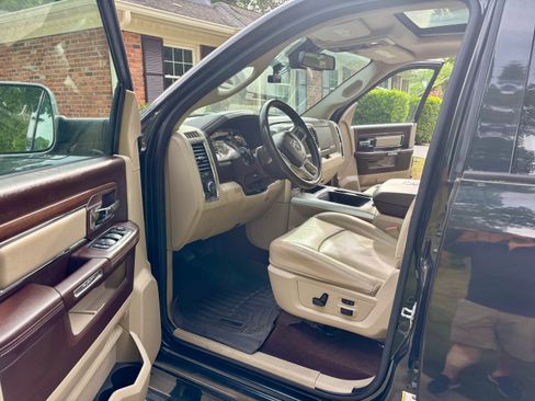 Used 2016 RAM 1500 Laramie w/ Convenience Group image 6