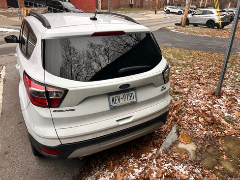 Used 2017 Ford Escape SE w/ Equipment Group 201A image 7