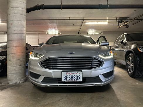 Used 2018 Ford Fusion SE FWD image 29