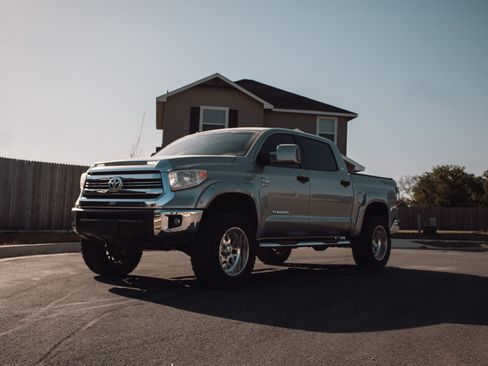 Used 2017 Toyota Tundra SR5 w/ TRD Off Road Package AWD/4WD image 1