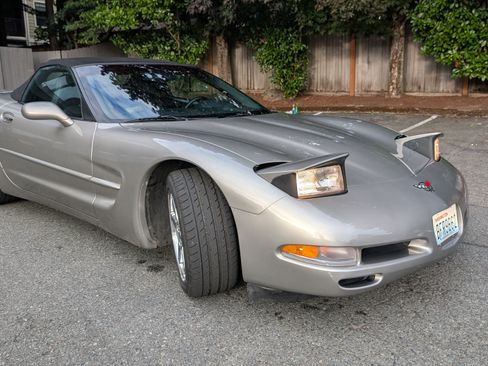 Used 2000 Chevrolet Corvette Convertible w/ Memory Pkg image 10