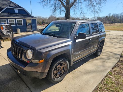Used 2016 Jeep Patriot Sport w/ Power Value Group image 2