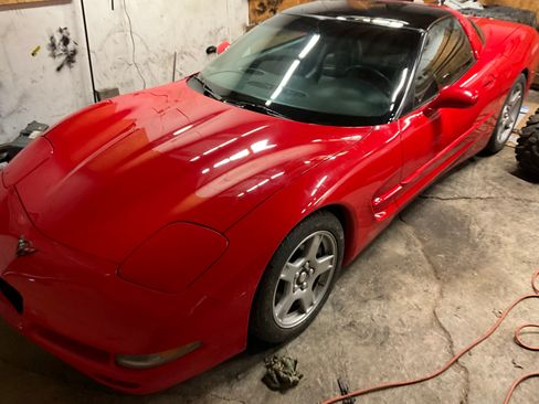 Used 1999 Chevrolet Corvette Coupe w/ Roof Pkg image 5