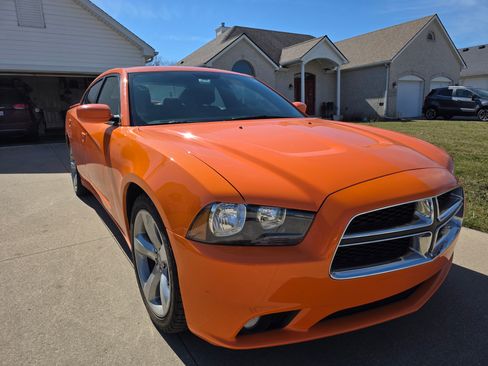 Used 2014 Dodge Charger SXT image 4
