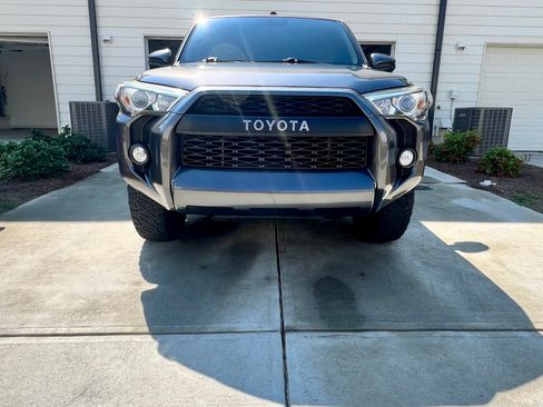 Used 2015 Toyota 4Runner SR5 image 8