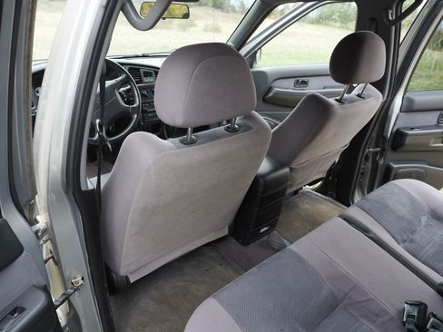 Used 2001 Nissan Pathfinder SE image 14