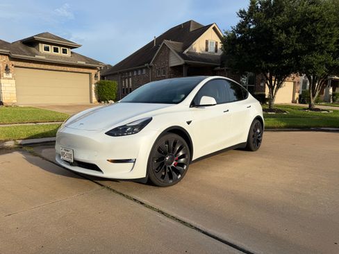 Used 2025 Tesla Model Y Performance AWD/4WD image 1