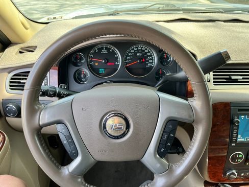 Used 2010 Chevrolet Suburban LTZ image 15