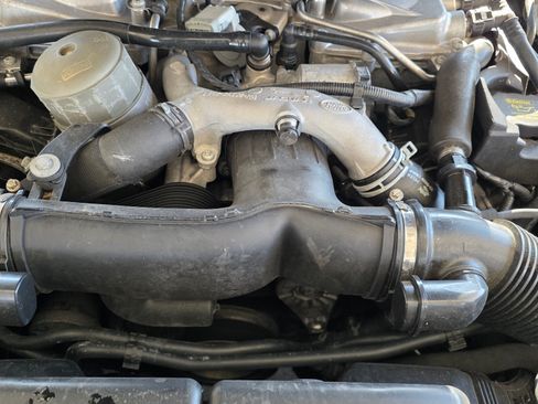 Used 2018 Land Rover Range Rover Velar S image 5