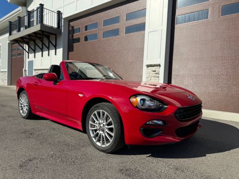 Used 2018 FIAT 124 Spider Classica w/ Technology & Siriusxm Group image 5