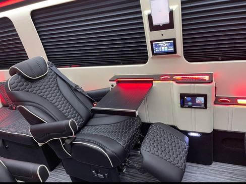 Used 2020 Mercedes-Benz Sprinter 3500 image 14