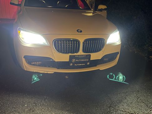 Used 2014 BMW 750Li xDrive image 10