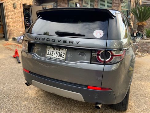 Used 2017 Land Rover Discovery Sport HSE image 10