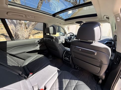 Used 2024 BMW X7 xDrive40i image 11