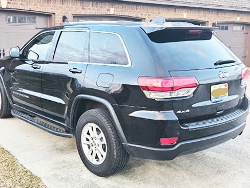 Used 2020 Jeep Grand Cherokee Laredo image 4