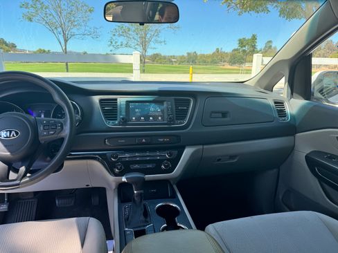 Used 2021 Kia Sedona LX FWD image 10