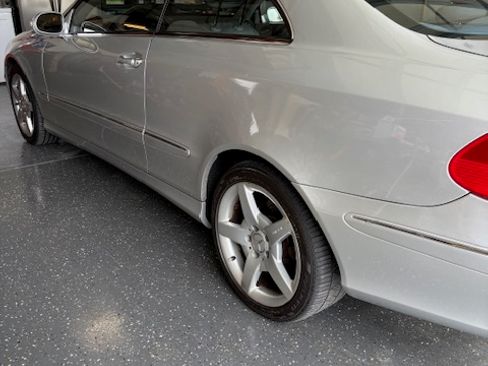 Used 2005 Mercedes-Benz CLK 320 Coupe image 8