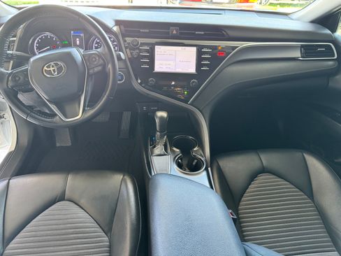 Used 2018 Toyota Camry SE w/ Convenience Package FWD image 13