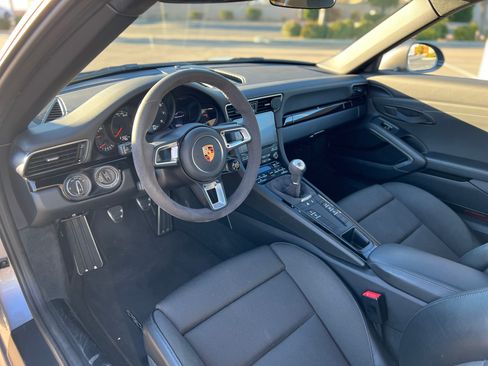 Used 2018 Porsche 911 Carrera T RWD image 8