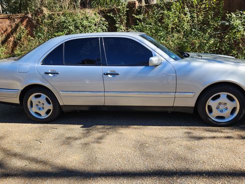 Used 1997 Mercedes-Benz E 420 Sedan image 5