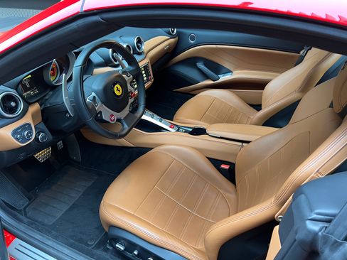 Used 2017 Ferrari California T RWD image 9