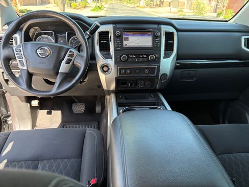 Used 2017 Nissan Titan SV RWD image 16