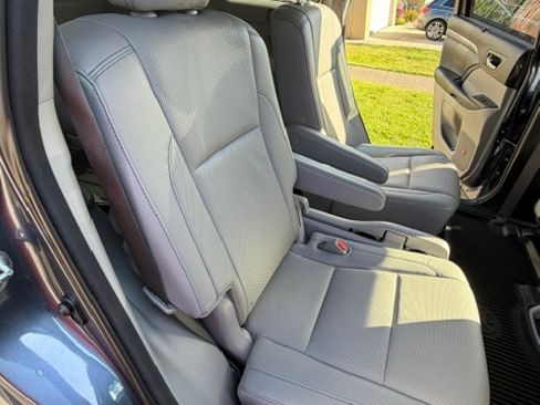 Used 2015 Toyota Highlander Limited FWD image 6