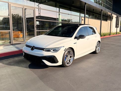 Used 2023 Volkswagen Golf R image 1